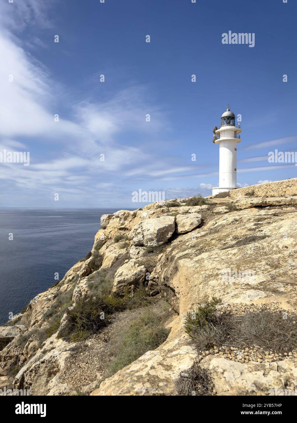 Faro di far de Cap de Barbaria sulla punta meridionale di Formentera, Isole Baleari, Spagna, Europa Foto Stock