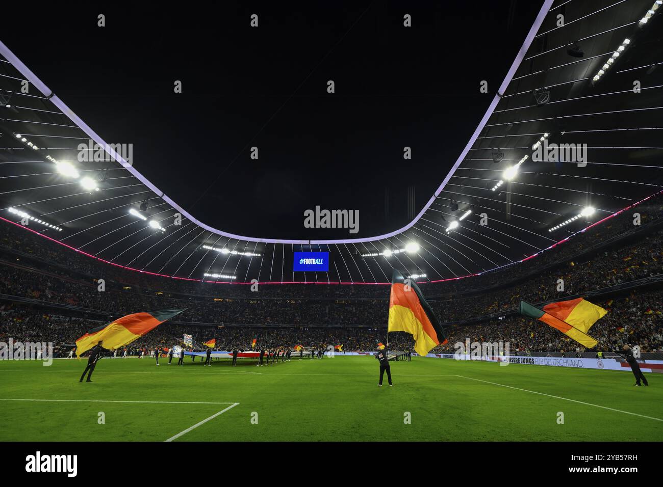 Panoramica, bandiera sventolata davanti all'inizio della partita, bandiere tedesche, bandiere, partita internazionale della UEFA Nations League tra Germania e Paesi Bassi, alleato Foto Stock