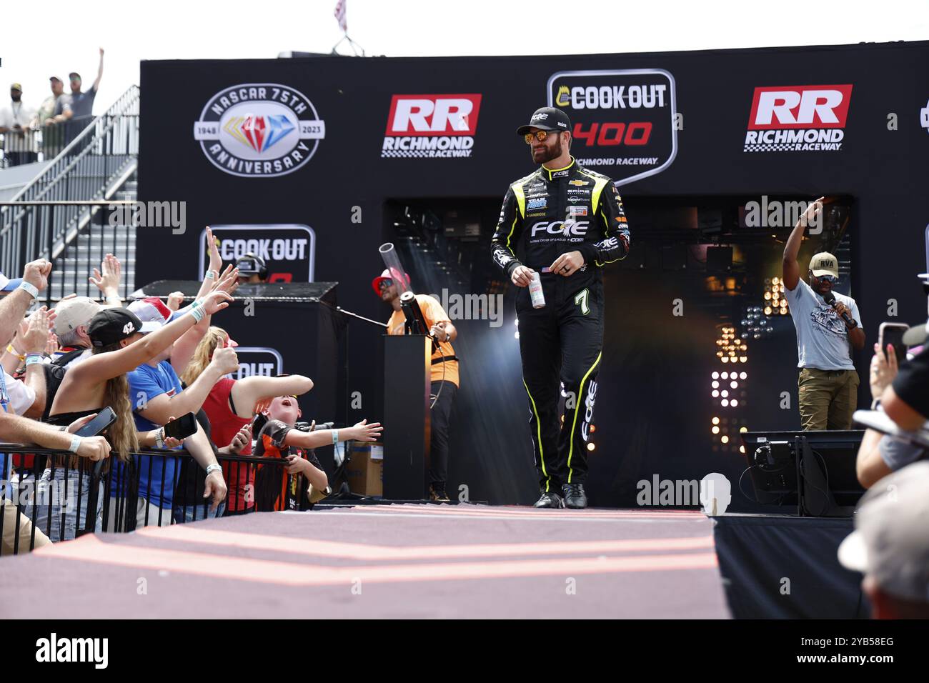 Corey Lajoie (7), pilota della NASCAR Cup Series, viene presentato per il Cook Out 400 al Richmond Raceway di Richmond, Virginia Foto Stock