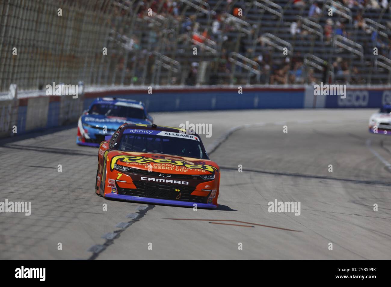 Driver NASCAR Xfinity Series, Justin Allgaier (7) guida il campo per l'Andy's Frozen Custard 300 al Texas Motor Speedway di Fort Worth, Texas Foto Stock
