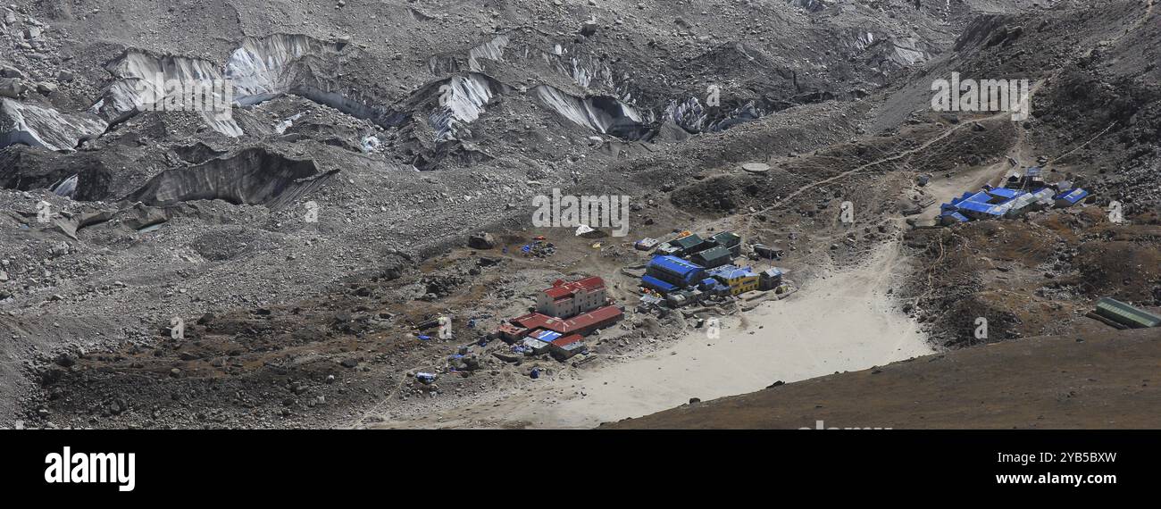 Ghiacciaio Khumbu e Gorak Shep, ultimo posto prima del campo base Everest, Nepal, Asia Foto Stock