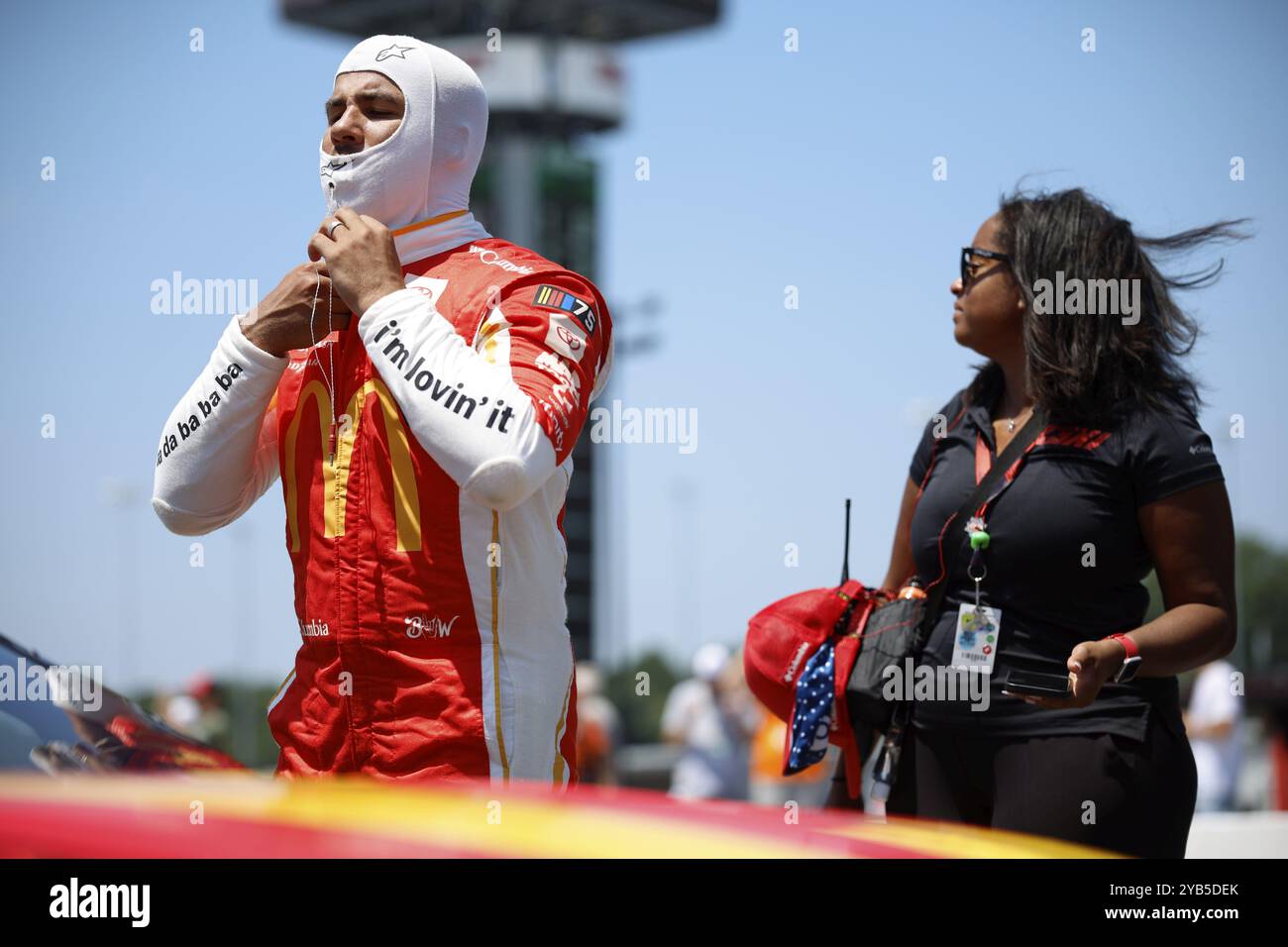 Bubba Wallace (23), pilota della NASCAR Cup Series, si prepara a qualificarsi per il Cook Out 400 al circuito Richmond Raceway di Richmond, Virginia Foto Stock