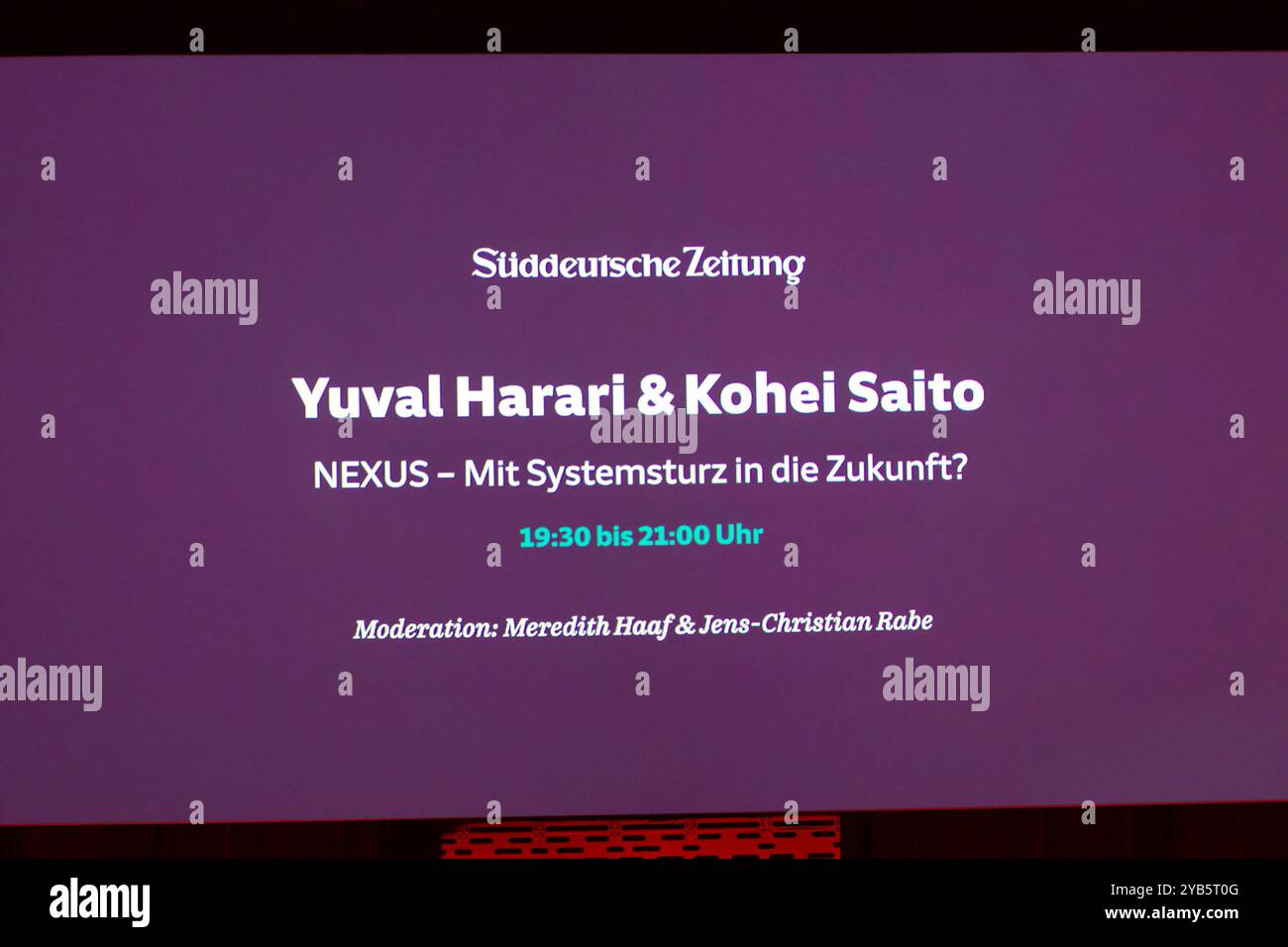 Francoforte sul meno, Germania. 16 ottobre 2024. Una discussione con Yuval Noah Harari e Kohei Saito alla Fiera del Libro di Francoforte. Foto Stock