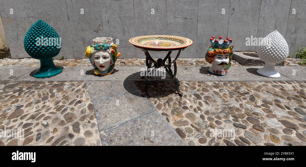 Prodotto ceramico della Sicilia in vendita, Italia Foto Stock