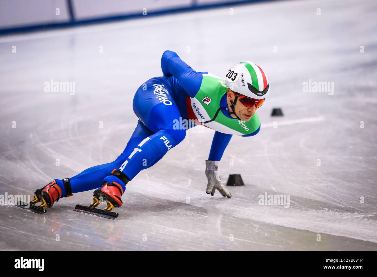 Dresda, Germania, 01 febbraio 2019: Il pattinatore italiano Pietro Sighel gareggia durante la Coppa del mondo di pattinaggio su pista corto ISU Foto Stock