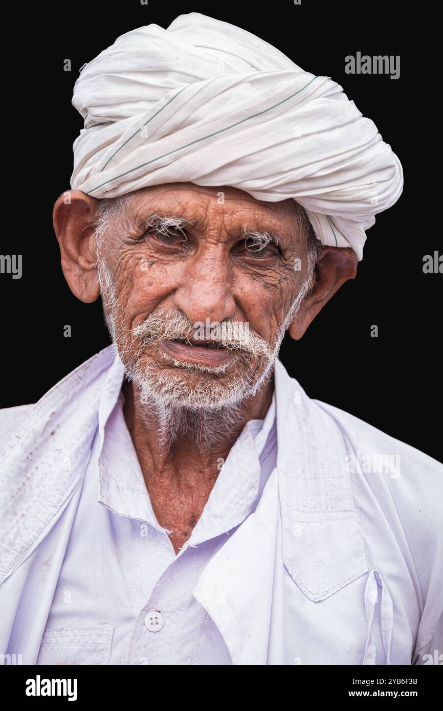 Ritratto di un uomo della comunità Rabari, Gujarat, India Foto Stock