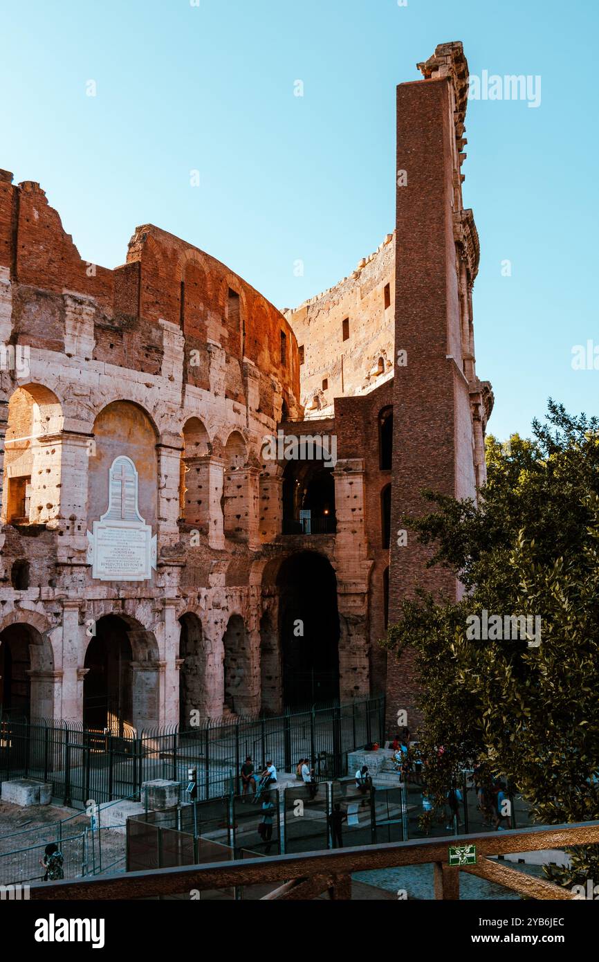 Il Colosseo, simbolo di Roma e dell'Impero Romano Foto Stock