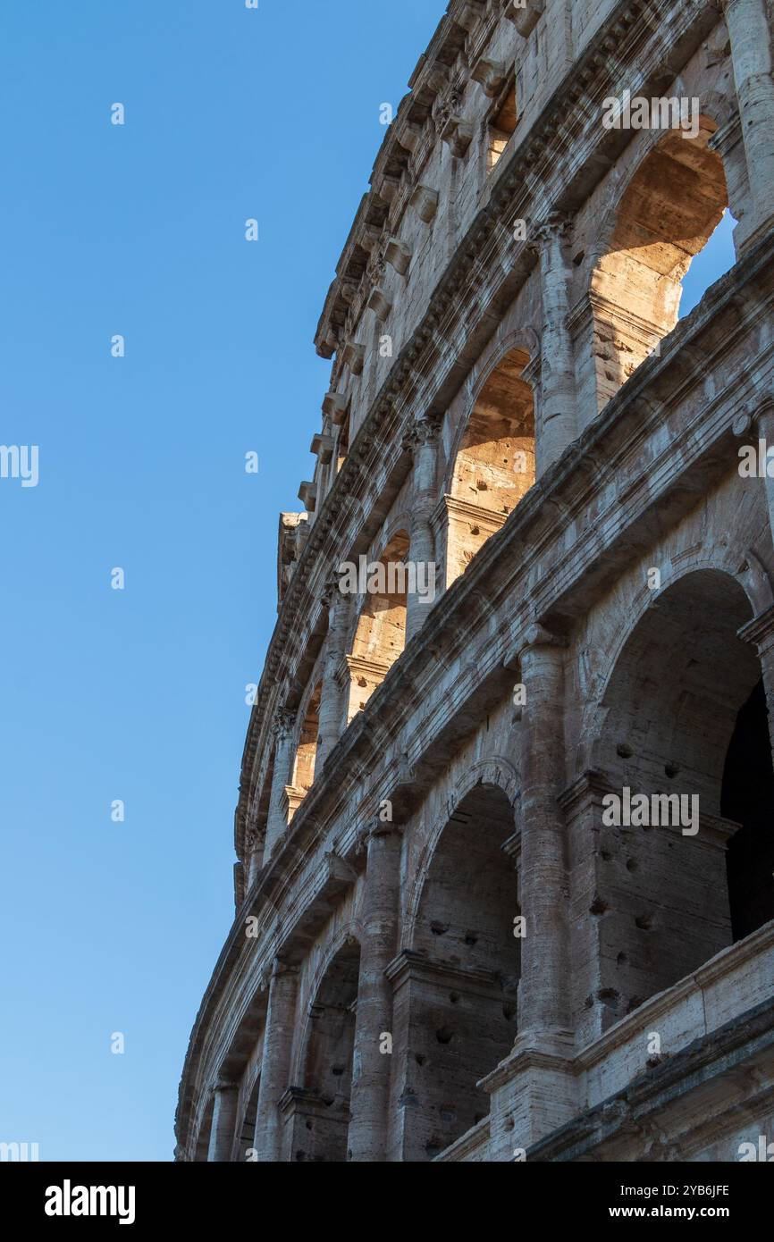 Il Colosseo, simbolo di Roma e dell'Impero Romano Foto Stock