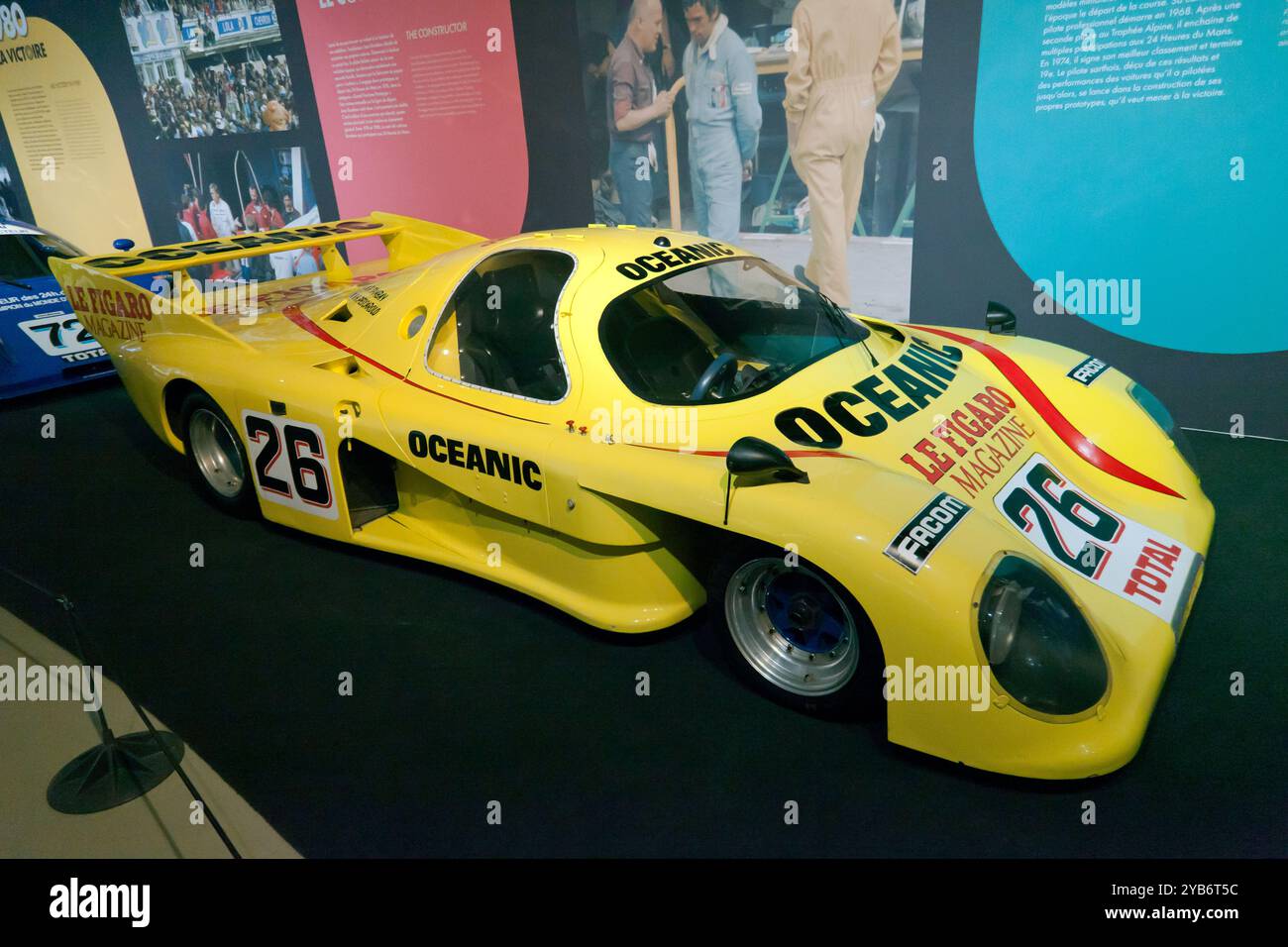 Vista frontale di tre quarti di un giallo, 1981, Rondeau M 379 C che finì 2° e 3° nella 24 ore di le Mans del 1981. Jean Rondeau è diventato l'unico pilota a vincere la gara con una macchina che ha costruito da solo Foto Stock