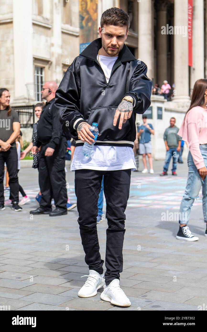 One Directions Liam Payne Films a Music Video in Trafalgar Square di Londra nel 2017. Foto Stock