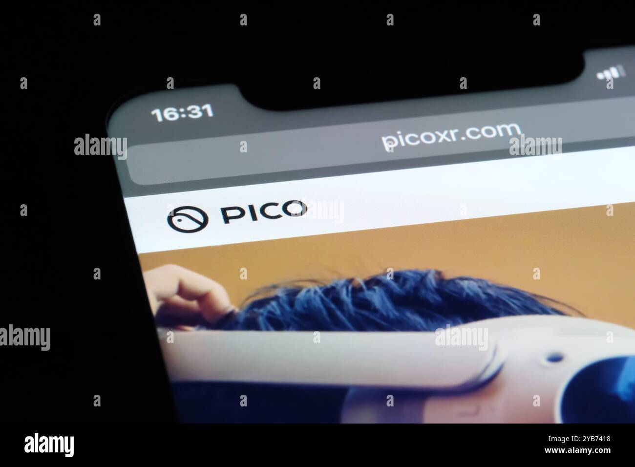 Logo del marchio dell'azienda PICO sul sito Web. Un produttore di visore VR Foto Stock