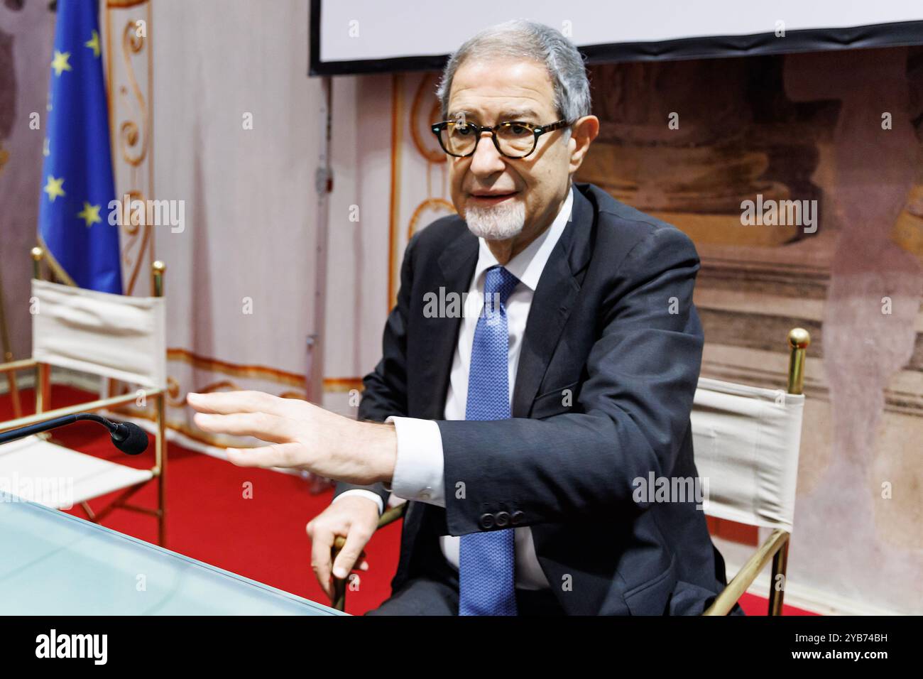 Roma, Italia. 17 ottobre 2024. il ministro per la protezione civile nello Musumeci durante la presentazione del libro intervista &#x201c;gli italiani e i rischi naturali&#x201d;, Roma, Gioved&#xec;, 17 ottobre 2024 (foto Roberto Monaldo/LaPresse) Ministro della protezione civile nello Musumeci durante la presentazione del libro di interviste &#x201c;gli italiani e i rischi naturali&#x201d nello Musumeci, Roma, giovedì 17 ottobre 2024 Presse, Presse Foto Stock