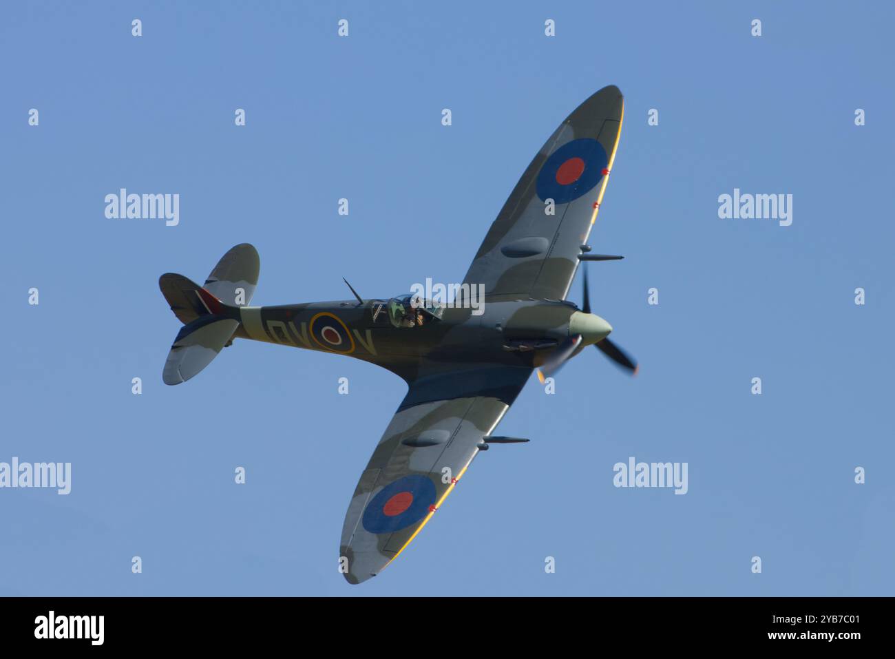 Supermarine Spitfire MK Vc in volo nei colori dello Squadrone RAF 310 (ceco) Foto Stock