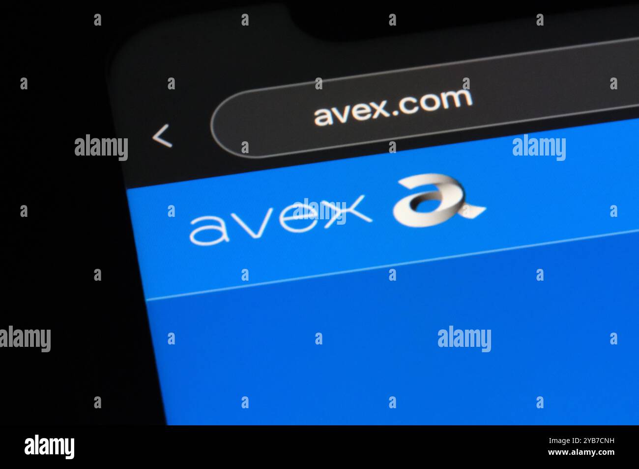 Logo del marchio Avex Trax sul sito ufficiale. Compagnia di intrattenimento giapponese Foto Stock