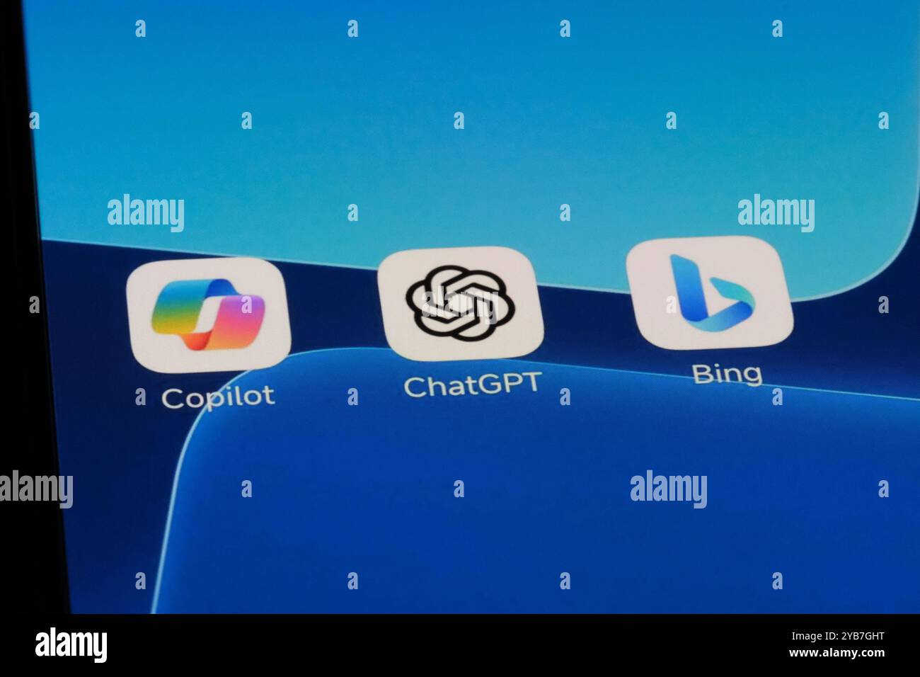 Icone delle app Microsoft Copilot, OpenAI ChatGPT e Microsoft Bing. Applicazioni chatbot ai assortite Foto Stock
