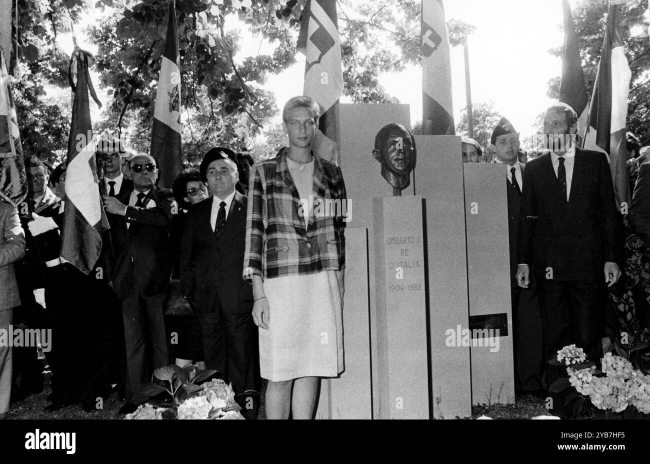 Anni '80 Archivio storico Olycom/LaPresse Amedeo di Savoia-Aosta (Firenze, 27 settembre 1943 - Arezzo, 1° giugno 2021) è stato un imprenditore italiano, membro di Casa Savoia e pretendente al trono d'Italia (contestato da Vittorio Emanuele di Savoia). Era conosciuto anche con i titoli di cortesia di duca d'Aosta, principe della Cisterna e di Belriguardo, marchese di Voghera e conte di Ponderano. Era figlio di Aimone di Savoia, per un breve periodo re di Croazia, che rinunciò al titolo pochi giorni dopo la nascita di Amedeo nella foto: Amedeo di Savoia-Aosta e sua seconda moglie Silvia Paternò Foto Stock