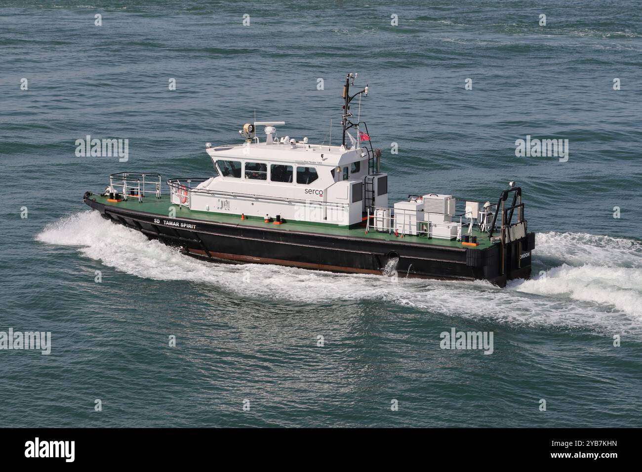 La SERCO Marine Services gestiva la nave pilota dell'Ammiragliato SD TAMAR SPIRIT. Il tender classe STAN 1905 è stato costruito nel 2008. Foto Stock