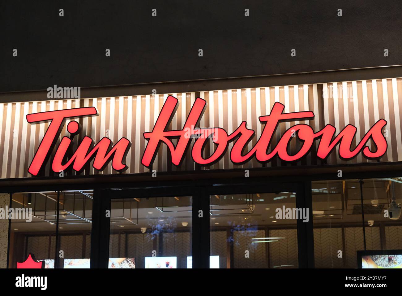 Tim Hortons firma il logo del marchio aziendale del negozio Foto Stock