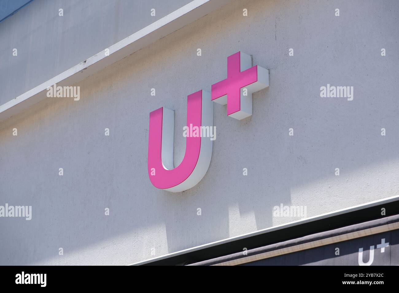 Jeju, Corea del Sud - 24 maggio 2024: Logo del marchio LG U+ (LG Uplus) Foto Stock
