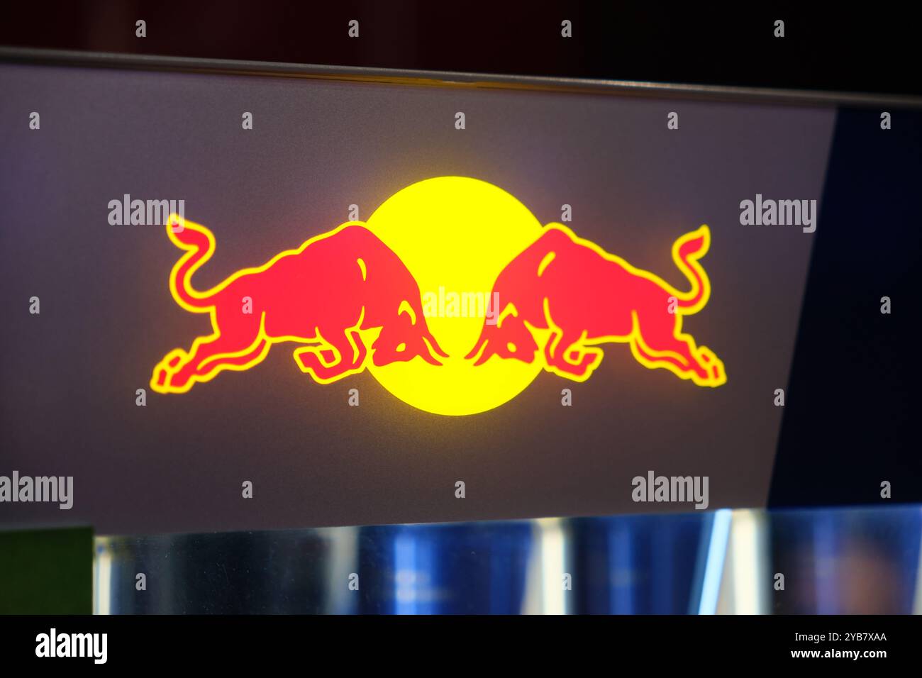 Las Vegas, Nevada, Stati Uniti d'America - 12 giugno 2024: Primo piano del logo dell'azienda Red Bull Foto Stock