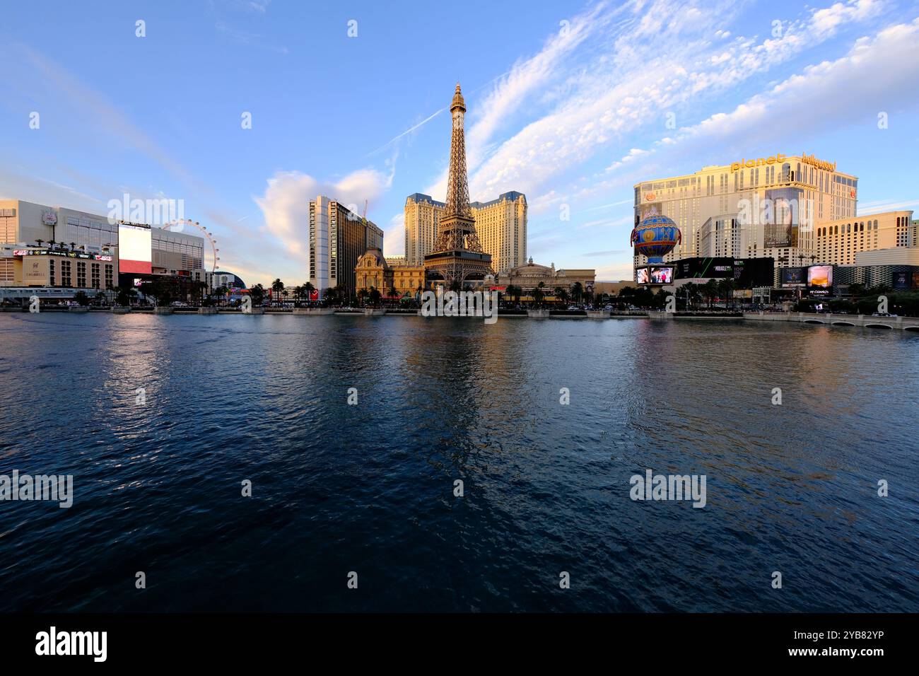 Las Vegas, Nevada, USA - 17 giugno 2024: Centro città di Las Vegas al crepuscolo Foto Stock