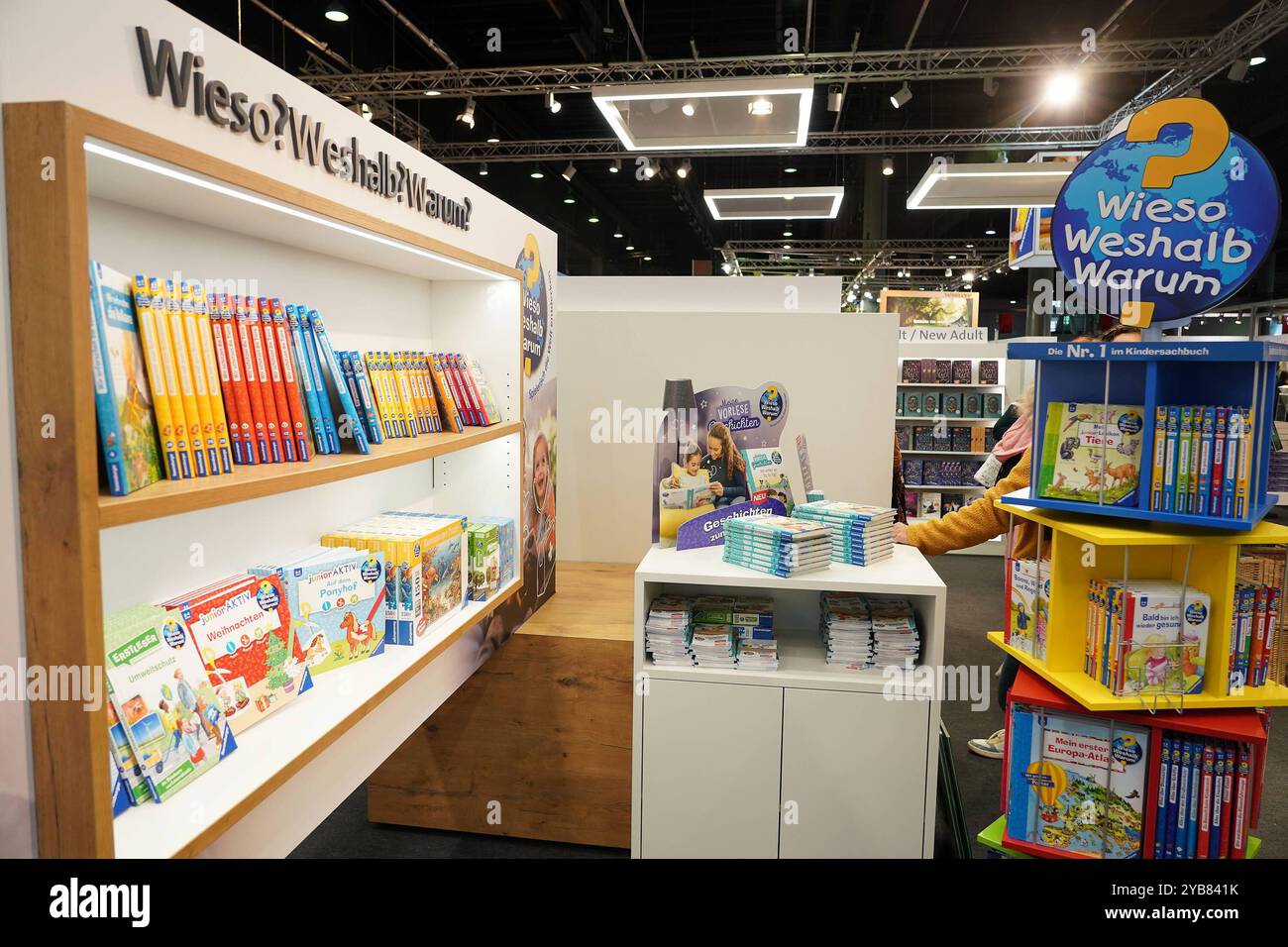 Wieso Weshalb Warum Buchserie von Ravensburger auf der Buchmesse - Francoforte 17.10.2024: Frankfurter Buchmesse Foto Stock