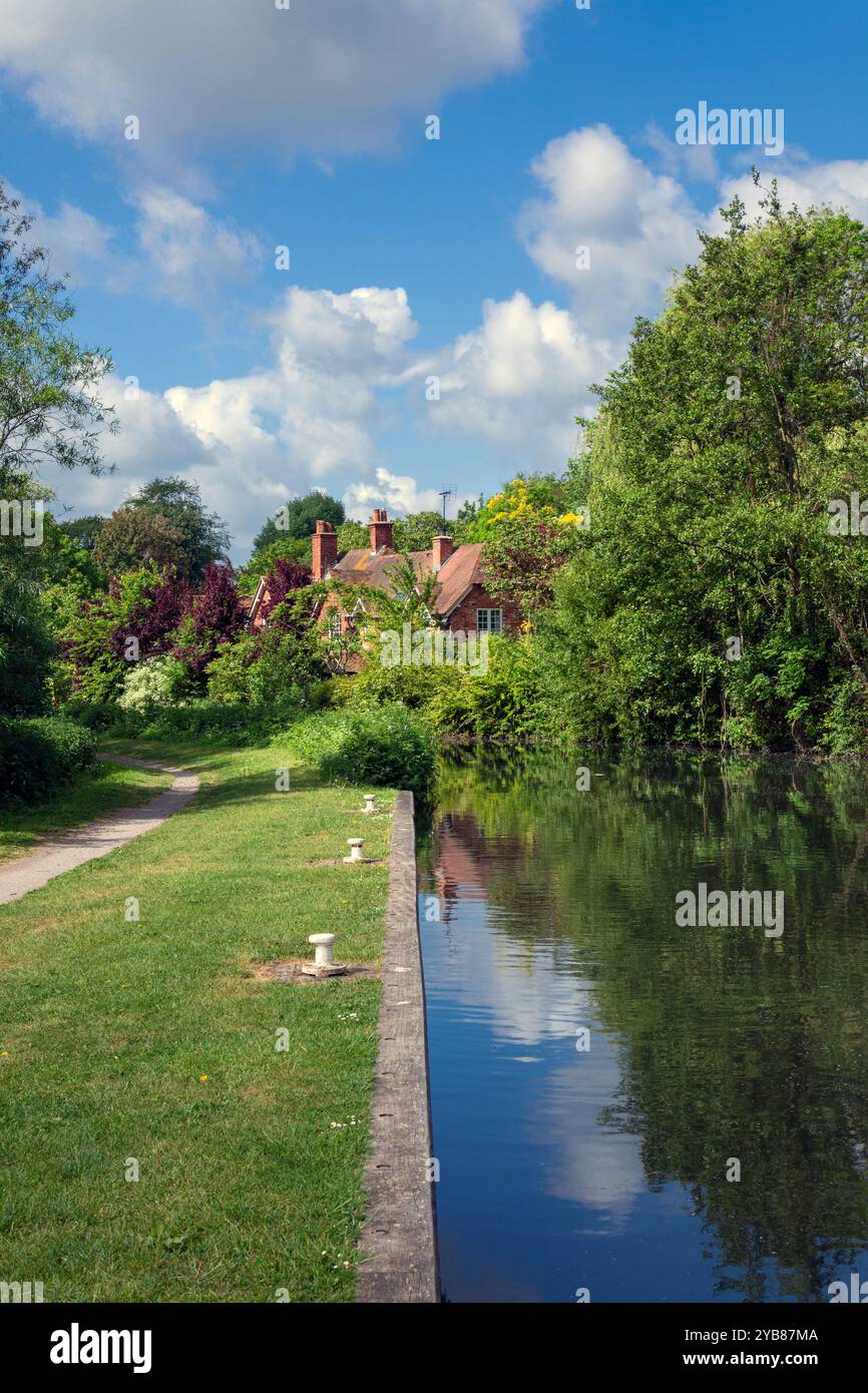 Regno Unito, Inghilterra, Berkshire, Theale, Kennet e Avon Canal vicino a Hanger Road Foto Stock