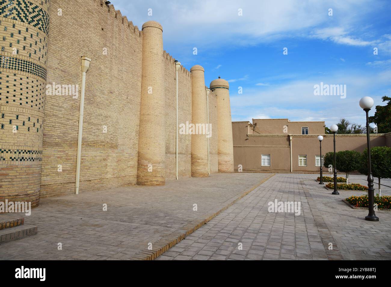 Mura difensive del complesso Besh Khovli. XIX secolo. Khiva. Uzbekistan Foto Stock