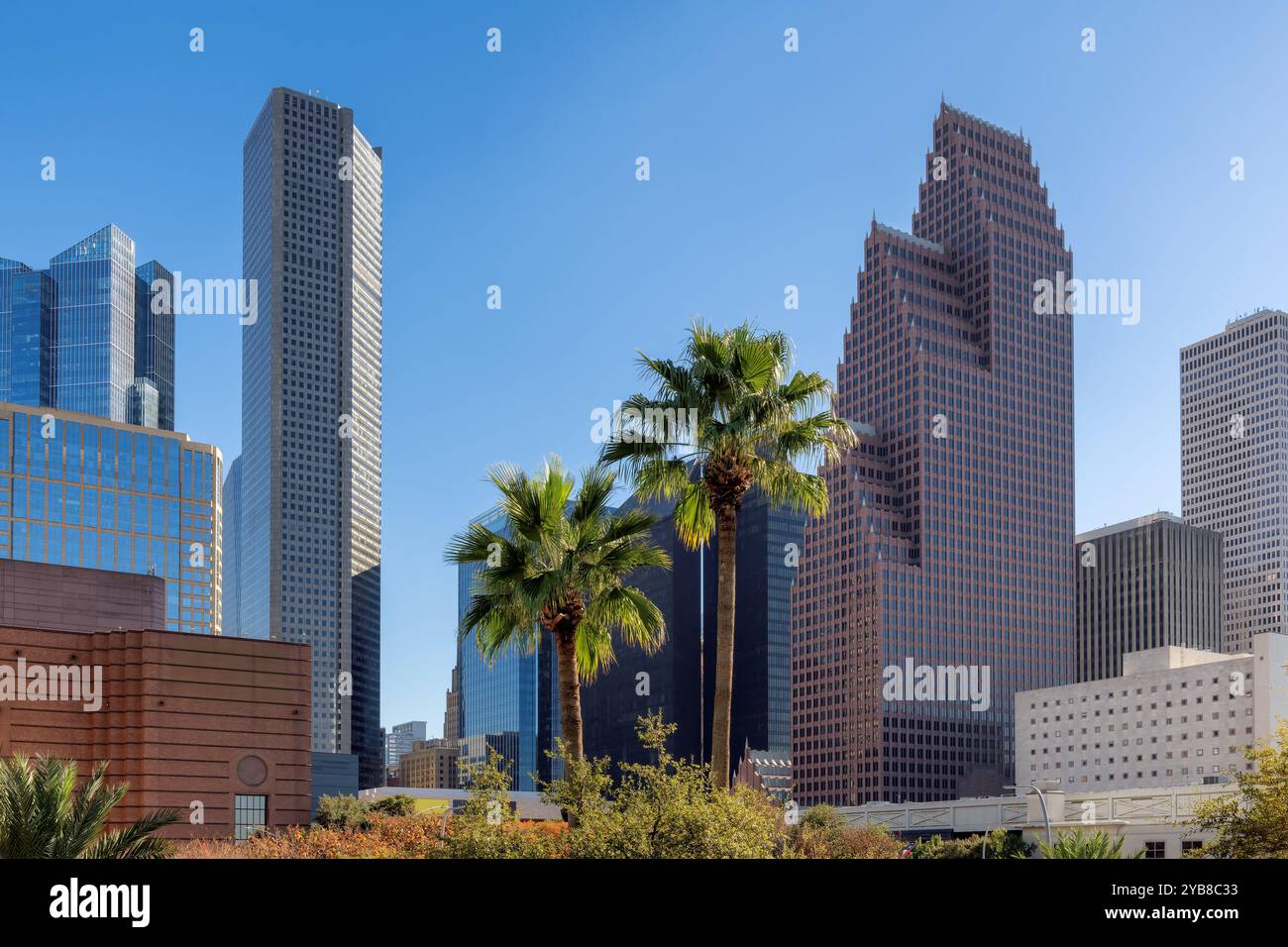 Skyline di Houston City nella soleggiata giornata autunnale, a Houston, Texas, Stati Uniti Foto Stock