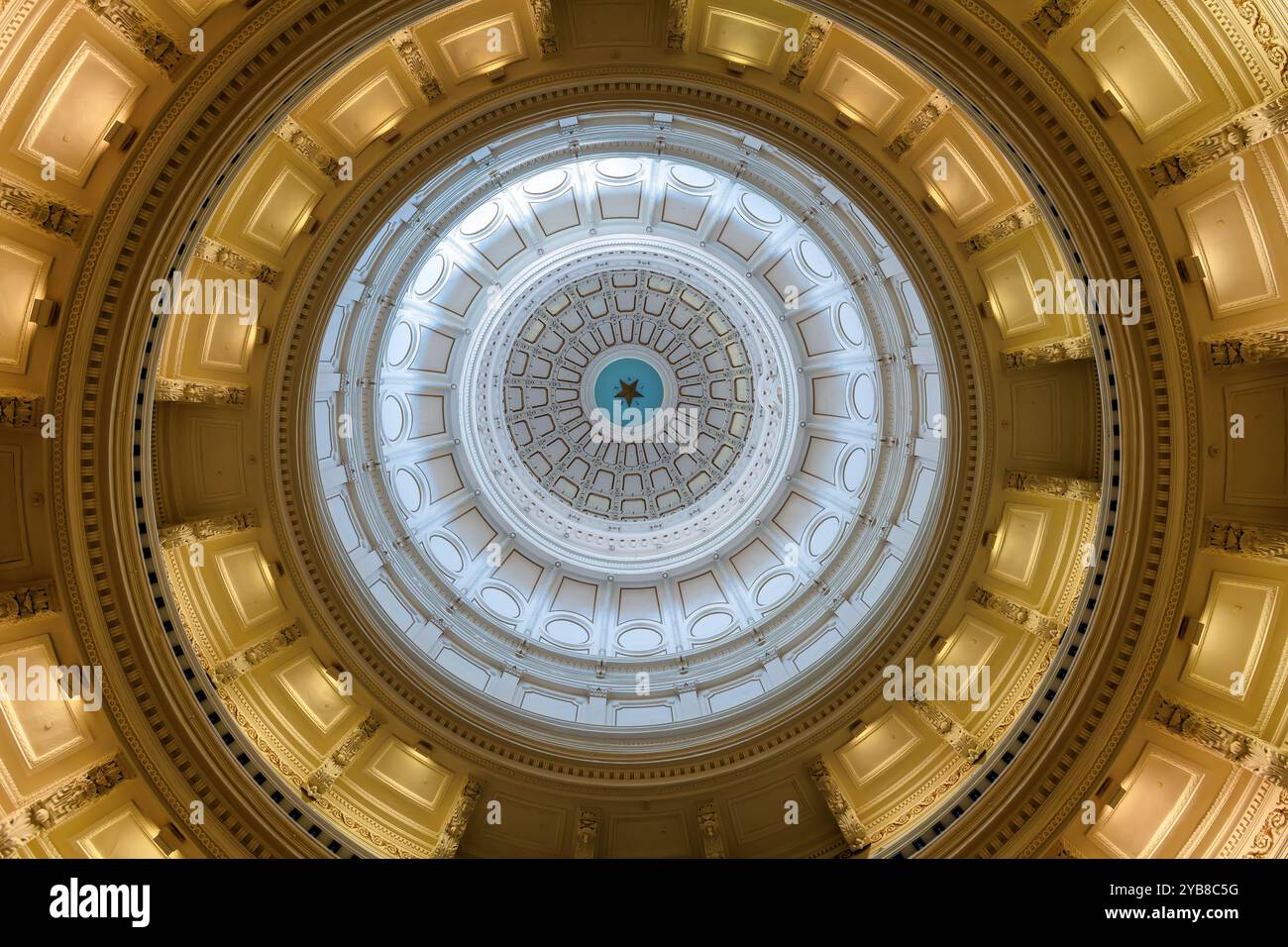 Il Dome of Texas Capitol Building si trova sopra la rotunda del Texas State Capitol Building ad Austin, Texas, USA. Foto Stock