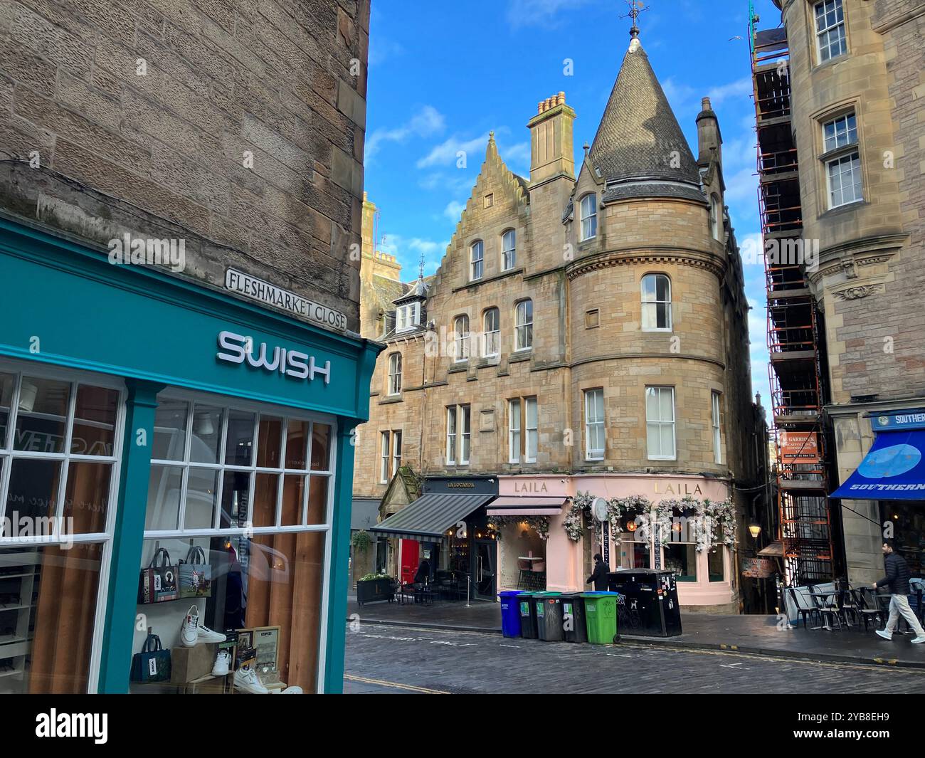 Guardando in Cockburn Street. Edimburgo, Scozia, Regno Unito. 16 marzo 2024. Foto Stock