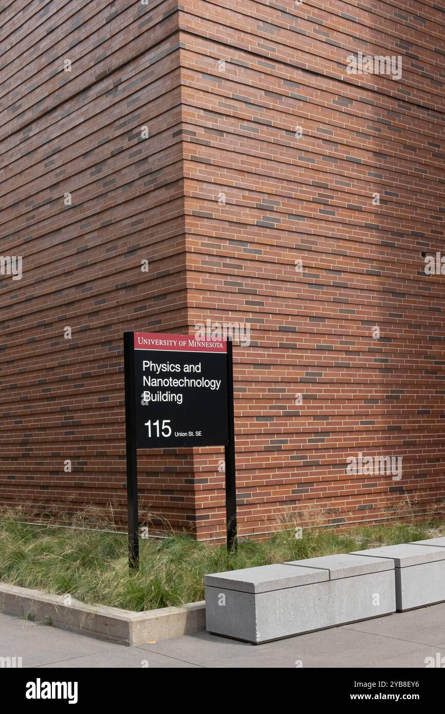 MINNEAPOLIS, Minnesota, USA, 5 SETTEMBRE 2024: Physics and Nanotechnology Building nel campus dell'Università del Minnesota. Foto Stock