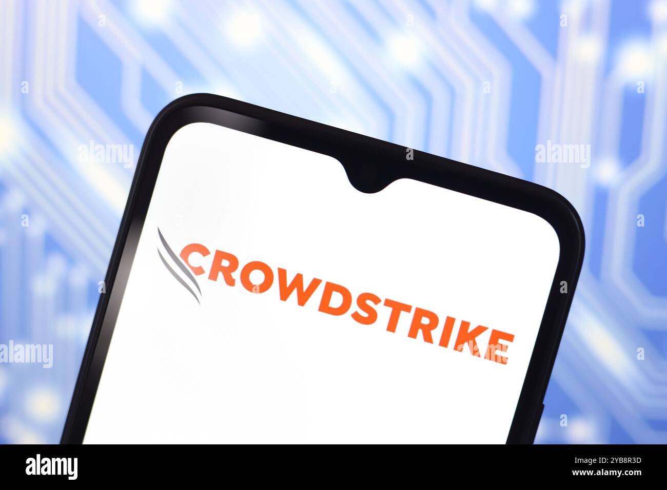 17 ottobre 2024, Portogallo. In questa immagine, il logo CrowdStrike viene visualizzato sullo schermo di uno smartphone Foto Stock