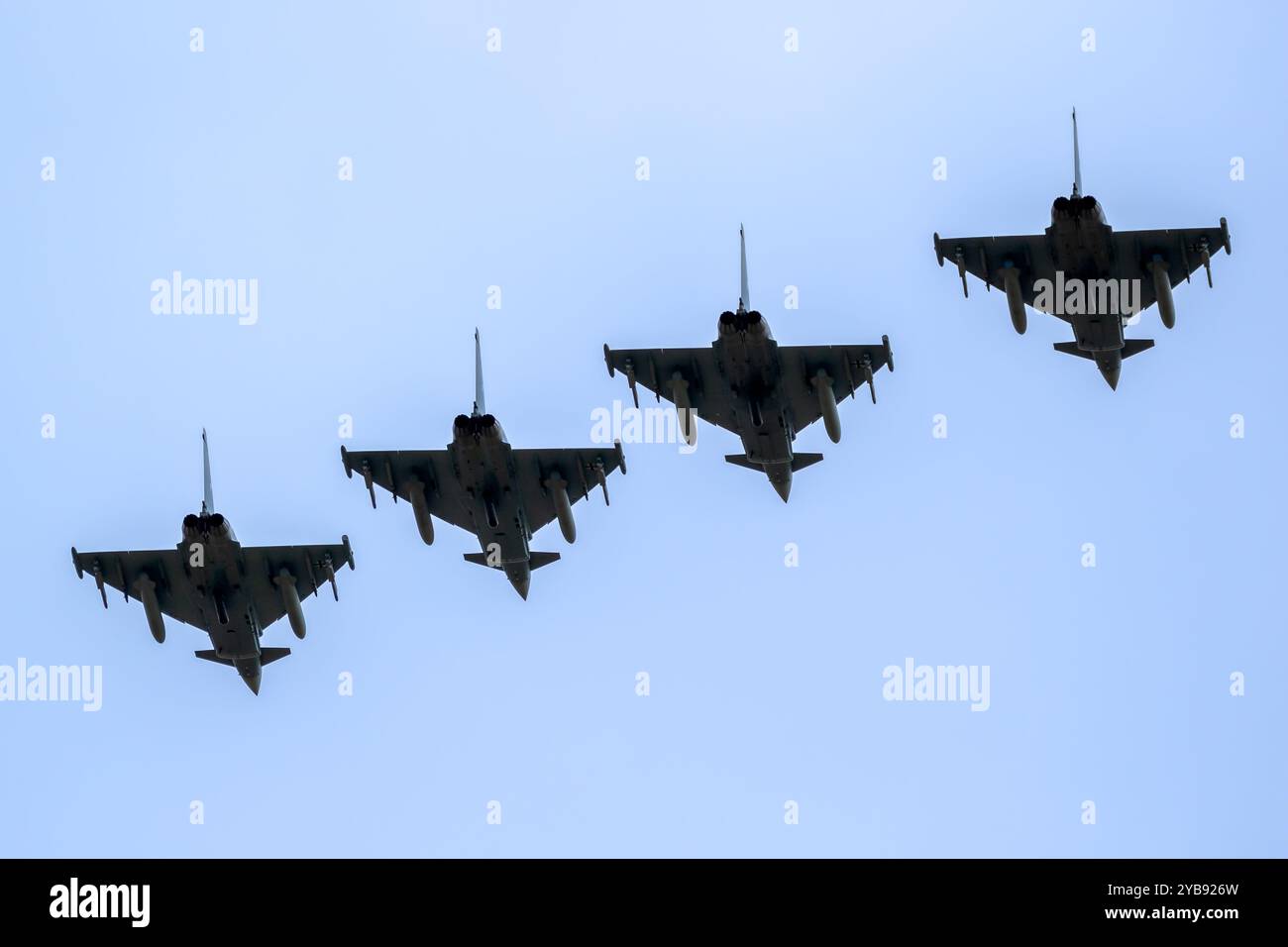 Caccia Eurofighter EF-2000 Typhoon dell'Aeronautica militare tedesca in formazione. Leeuwarden, Paesi Bassi - 11 aprile 2019 Foto Stock