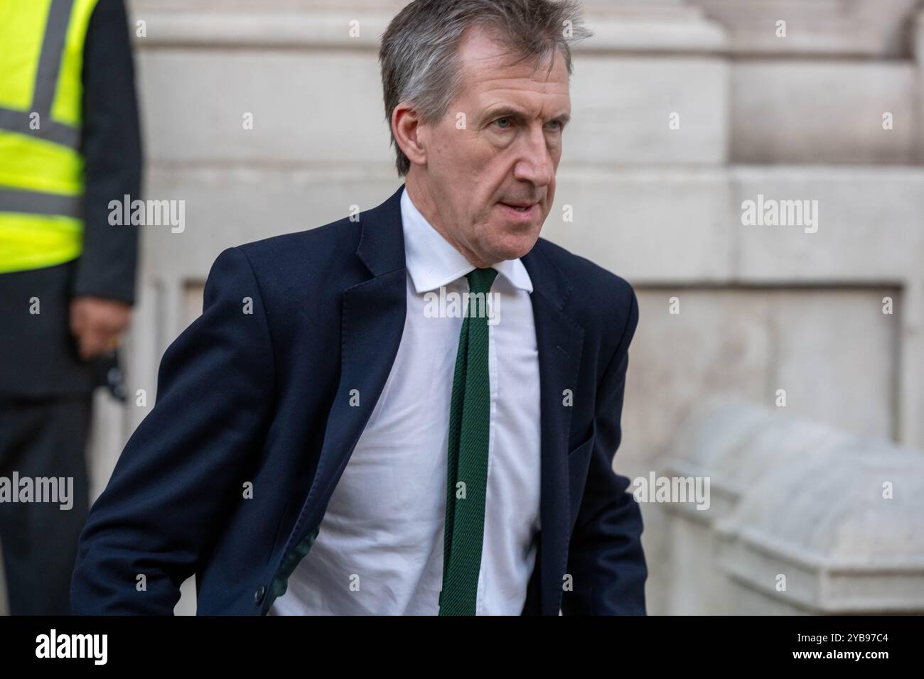 Londra, Regno Unito. 17 ottobre 2024. Comitato di gabinetto (ritenuto un Consiglio di sicurezza nazionale) tenutosi presso l'Ufficio di Gabinetto 70 i partecipanti di Whitehall includevano il sindaco di Londra e il commissionario di polizia MET . Dan Jarvis, Ministro della sicurezza, credito: Ian Davidson/Alamy Live News Foto Stock