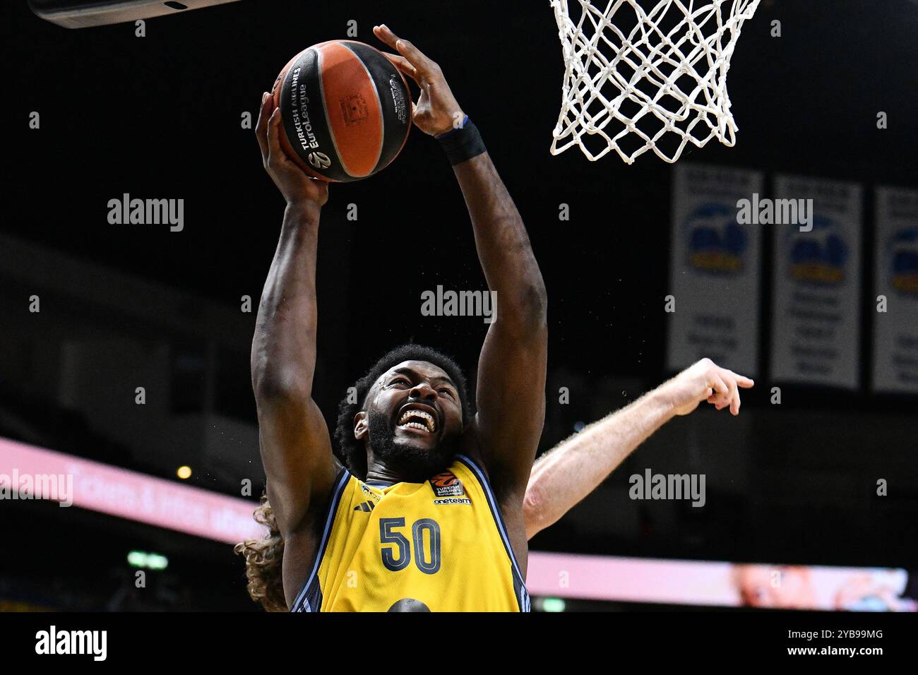 Trevion Williams (ALBA Berlin, #50) GER, ALBA Berlin contro Fenerbahce, basket, EuroLeague, Saison 2024/2025, 4. Spieltag, 17.10.2024 foto: Eibner-Pressefoto/Ryan Sleiman Foto Stock