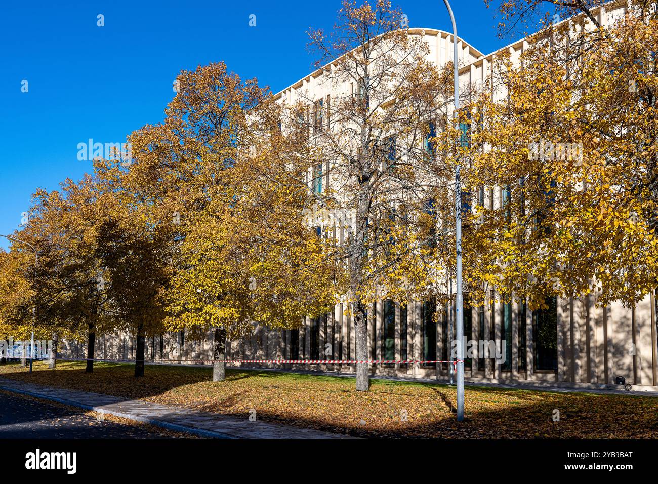 Il nuovo tribunale distrettuale di Norrkoping, situato all'incrocio tra le strade Sveagatan e Orangerigatan, è stato inaugurato il 30 settembre 2024. Foto Stock