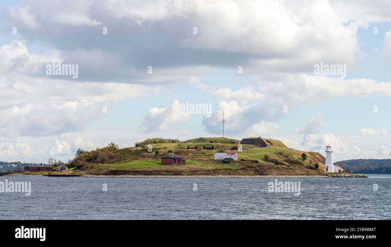 Situata interamente all'interno del porto di Halifax, Georges Island prende il nome dal re Giorgio II e' immersa nella storia. Sede di Fort Charlotte è stata utilizzata come Foto Stock