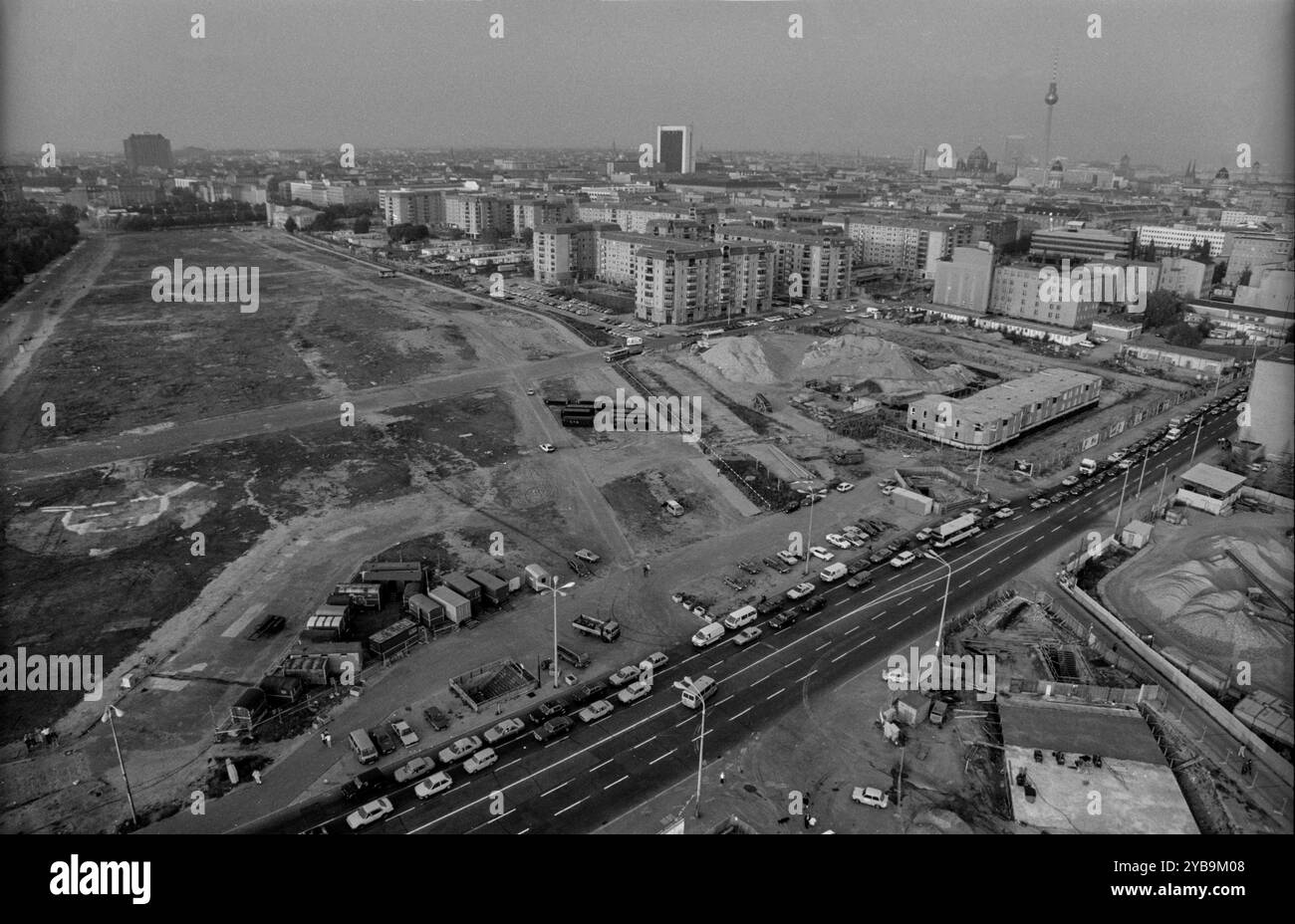 Potsdamer Platz Deutschland, Berlino, 17.10.1991, Areal der ehem, Ministergärten, Blick nach Ost Berlin, vom Jumping - Kran aus gesehen, Â *** Potsdamer Platz Germania, Berlino, 17 10 1991, Areal der ehem, Ministergärten, vista di Berlino Est, vista dalla gru saltatrice, Â Foto Stock