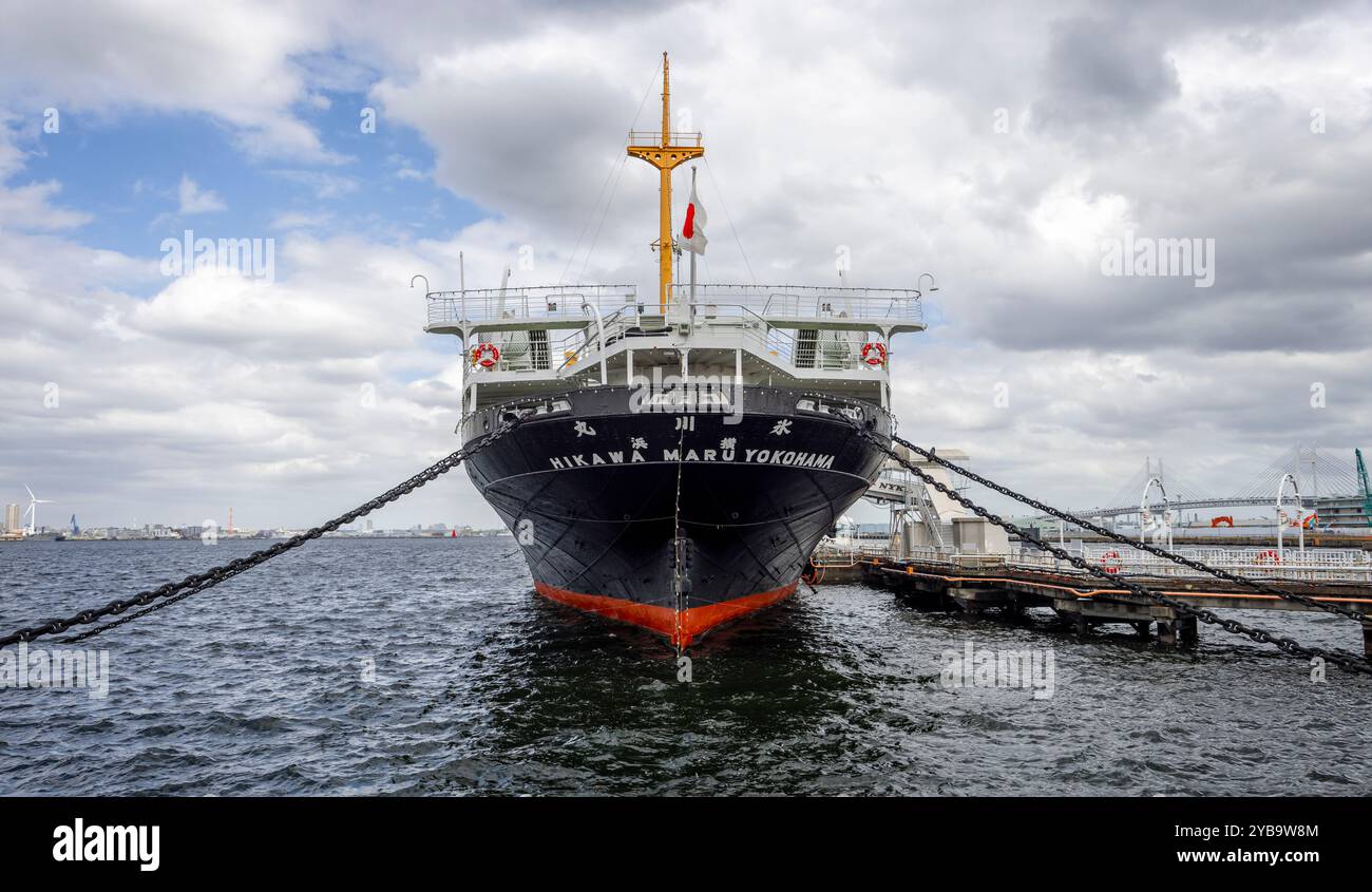Il NYK Hikawa Maru vintage liner e museo galleggiante al porto di Yokohama, Giappone, il 24 settembre 2024 Foto Stock