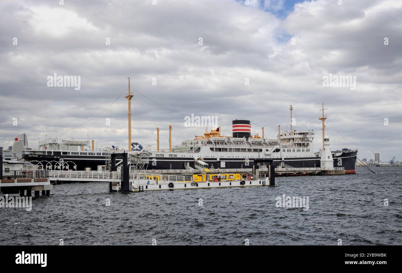Il NYK Hikawa Maru vintage liner e museo galleggiante al porto di Yokohama, Giappone, il 24 settembre 2024 Foto Stock