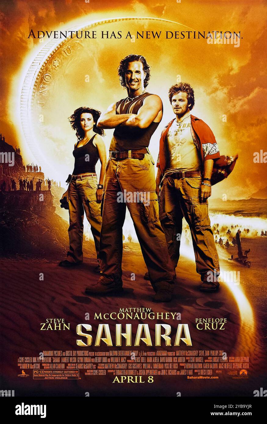 Sahara (2005) diretto da Brett Ratner e interpretato da Matthew McConaughey, Penélope Cruz e Steve Zahn. Gli avventurieri cercano una nave da guerra perduta nella Guerra civile nei deserti dell'Africa occidentale. Fotografia di un poster originale americano a un foglio ***SOLO PER USO EDITORIALE***. Credito: Immagini BFA/Paramount Foto Stock