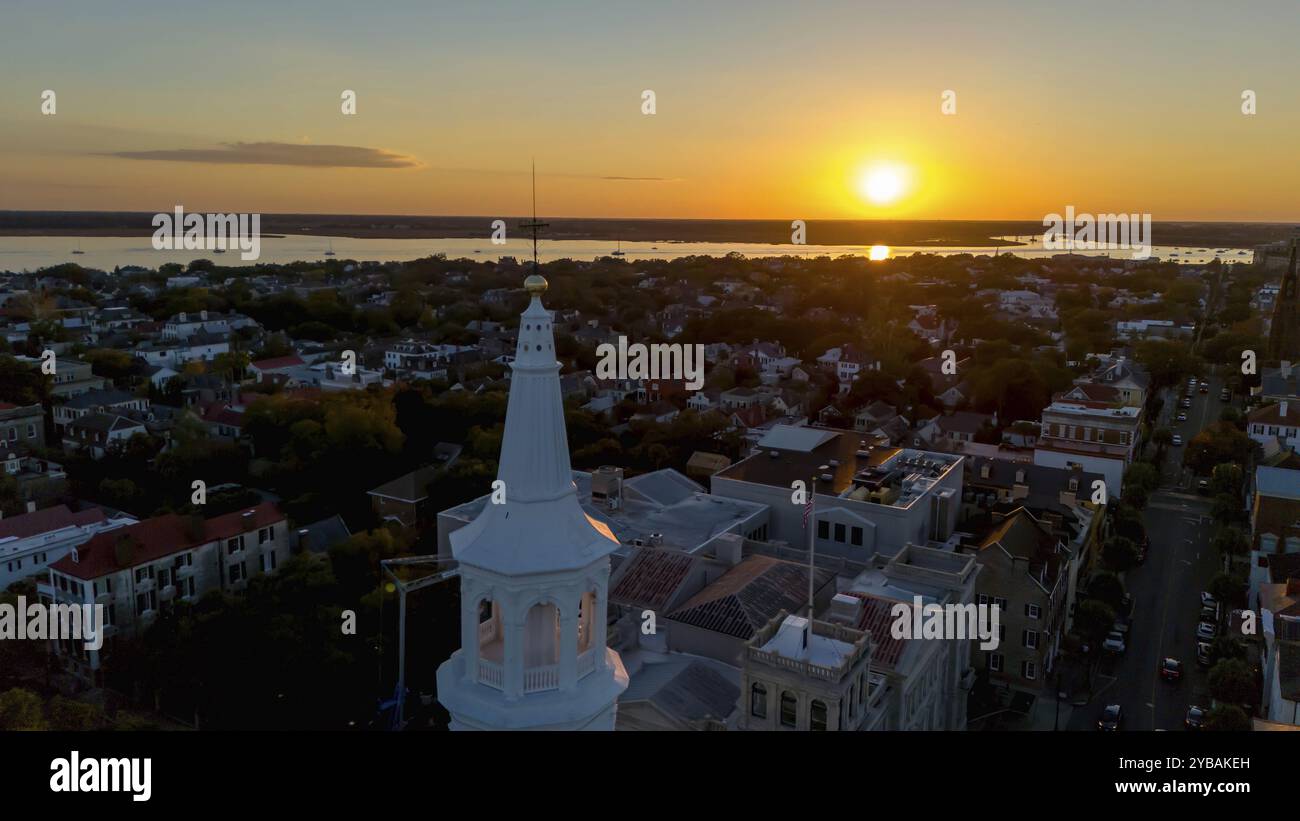 Vista aerea della chiesa anglicana di St Michaels a Charleston, South Carolina. Inserito nel registro nazionale dei luoghi storici, è il più antico religi sopravvissuto Foto Stock