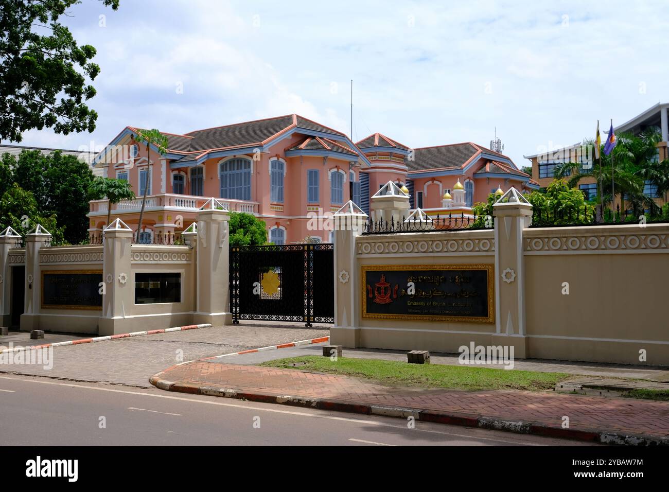 Composto gated dell'Ambasciata del Brunei Darussalam a Vientiane, Laos Foto Stock