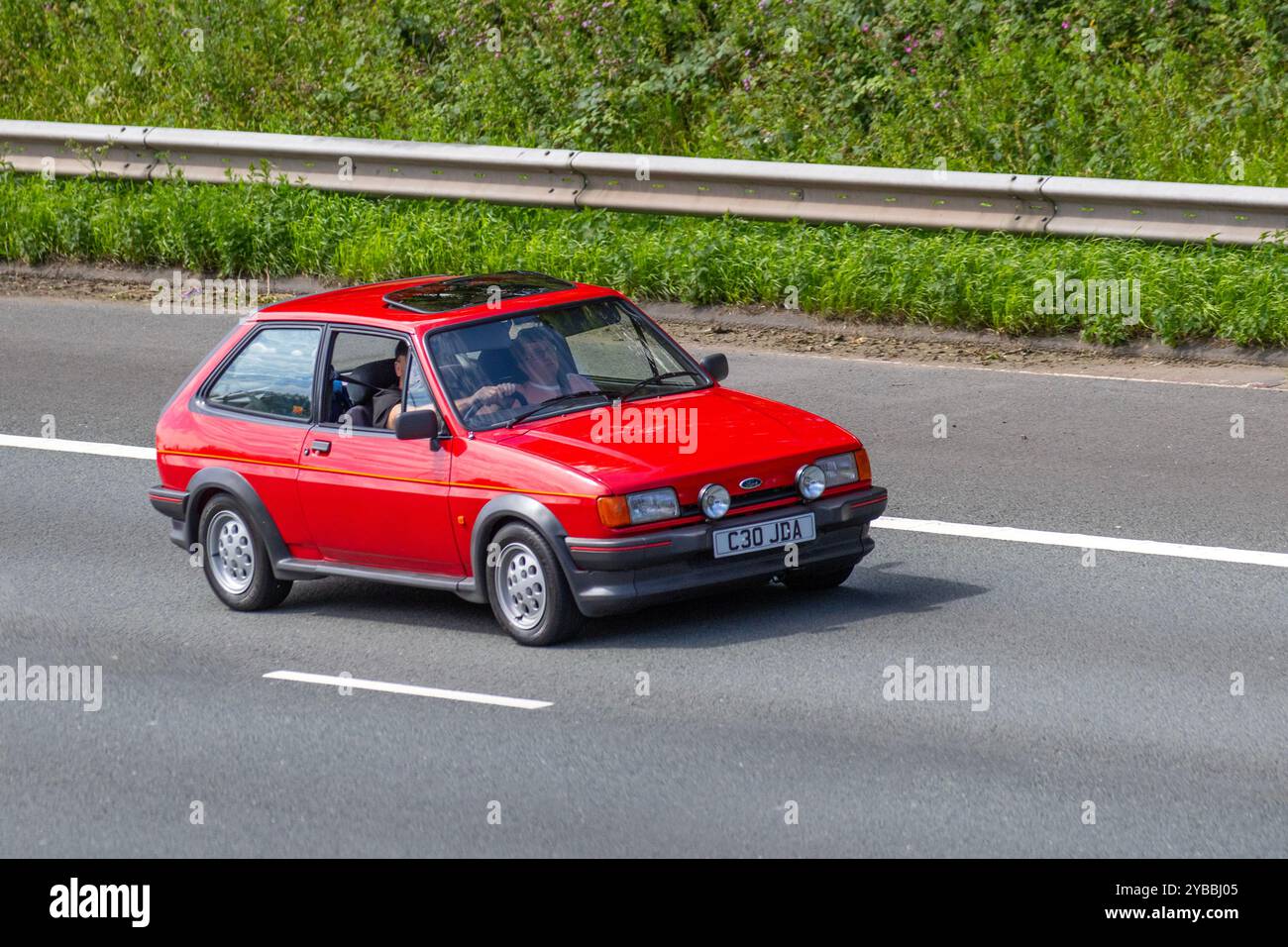 1986 80 anni Ottanta Ford Fiesta Mark 2 XR Car Hatchback benzina 1597, 96 CV (72 kW) 1,6 L CVH motore cc sull'autostrada M6 Regno Unito Foto Stock