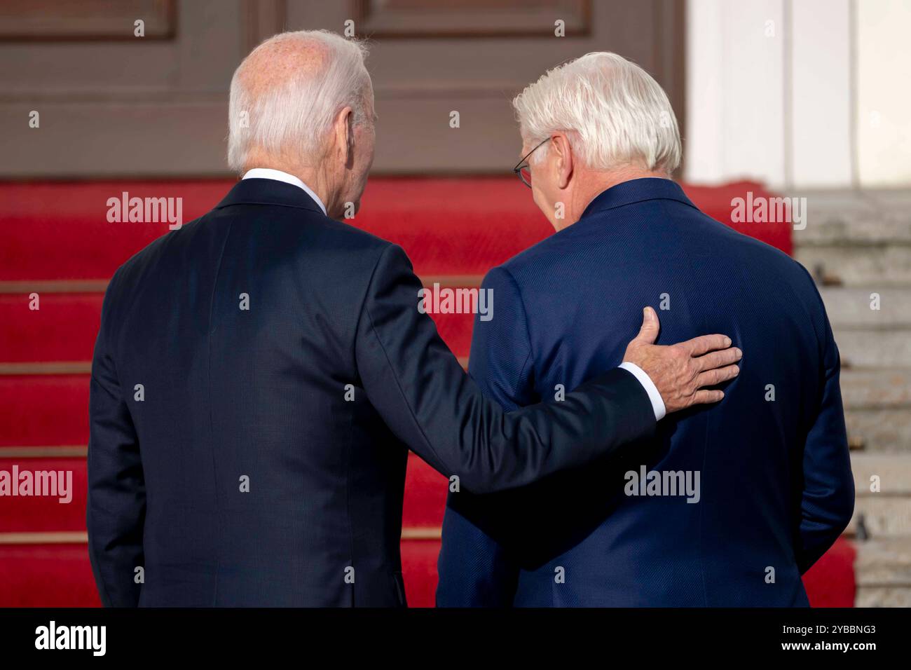 Arrivo del presidente americano JOE BIDEN al Bellevue Palace - Schloss Bellevue, accolto dal presidente federale tedesco FRANK-WALTER STEINMEIER. Berlino *** arrivo del presidente americano, JOE BIDEN, al Bellevue Palace Schloss Bellevue, accolto dal presidente federale tedesco FRANK WALTER STEINMEIER Berlin Foto Stock