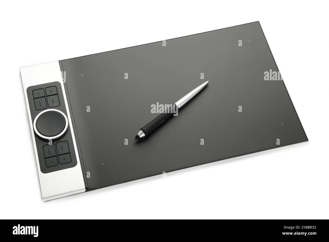Tablet grafico professionale con penna digitalizzata isolata su sfondo bianco. Vista dall'alto Foto Stock