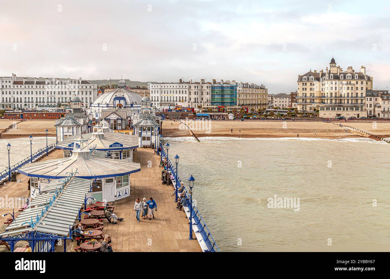 Storico molo di Eastbourne nell'East Sussex, Inghilterra Foto Stock