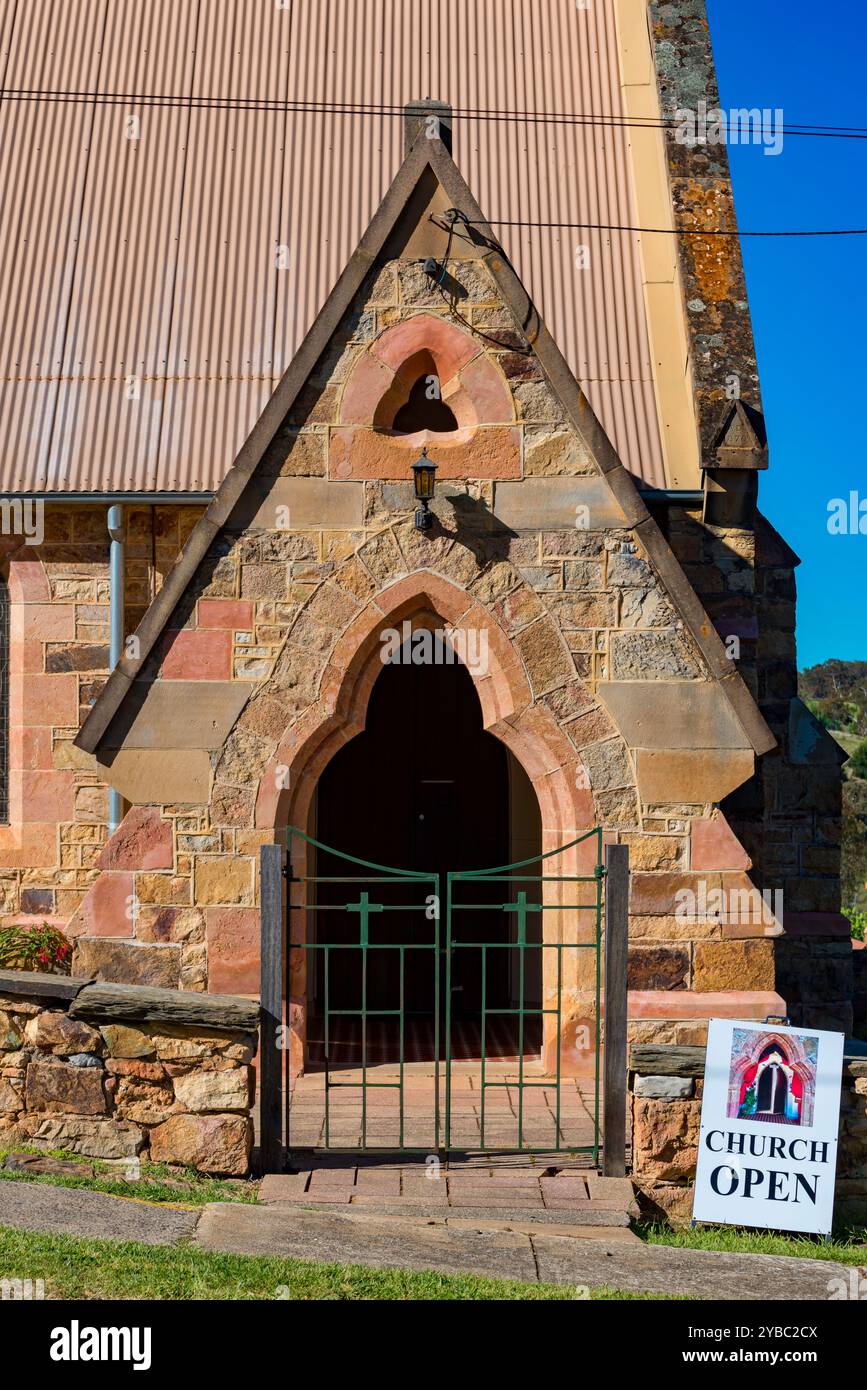 Il vestibolo della Chiesa cattolica dell'Immacolata Concezione costruita nel 1870 nel villaggio di Carcoar, nuovo Galles del Sud Foto Stock