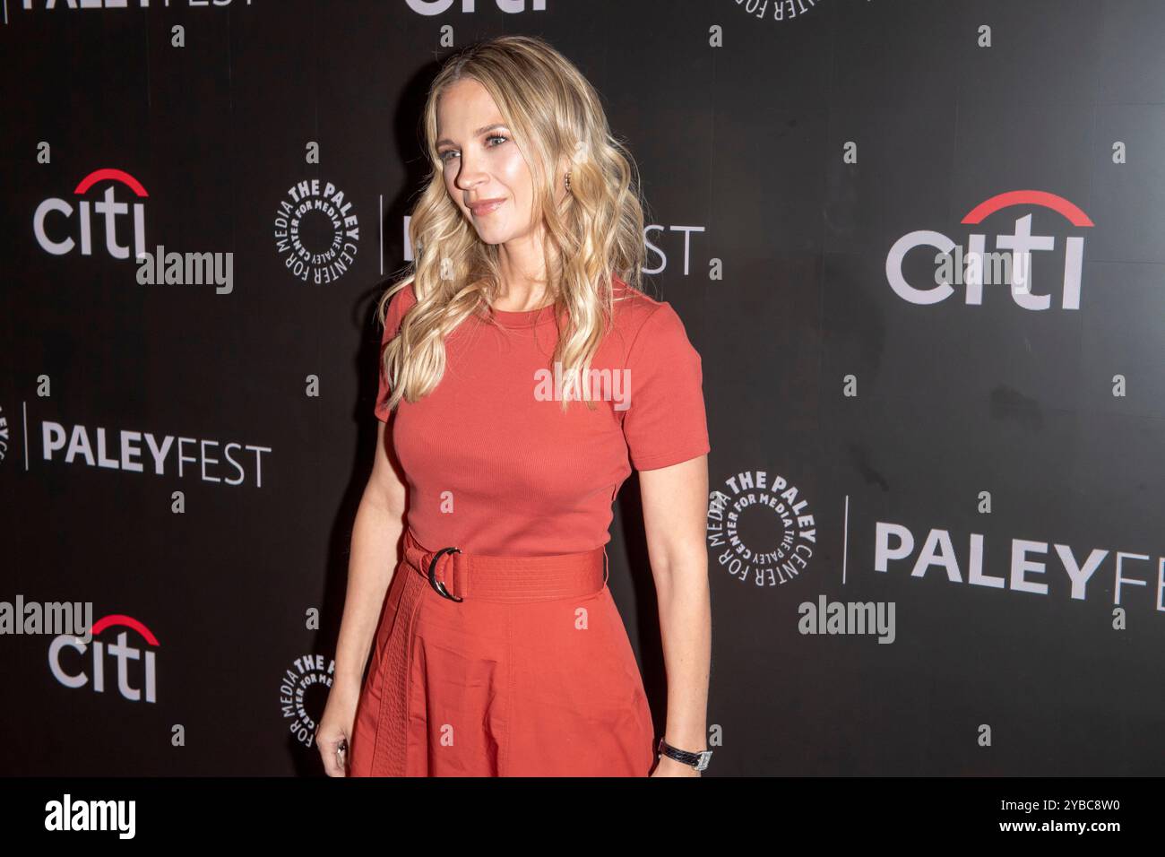 Vanessa Ray partecipa ai "Blue Bloods" durante il PaleyFest 2024 al Paley Museum di New York. (Foto di Ron Adar / SOPA Images/Sipa USA) Foto Stock